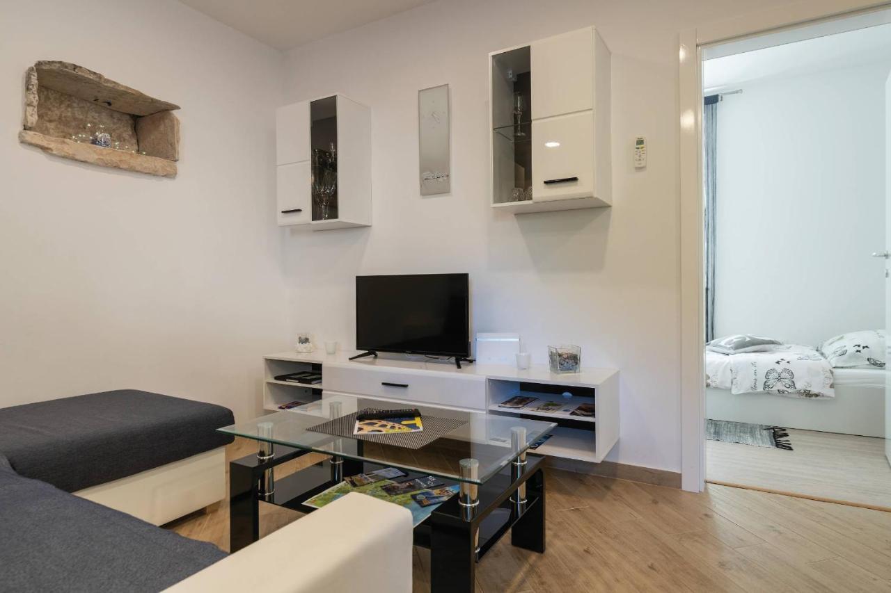 Apartment Petra Pula Exteriör bild