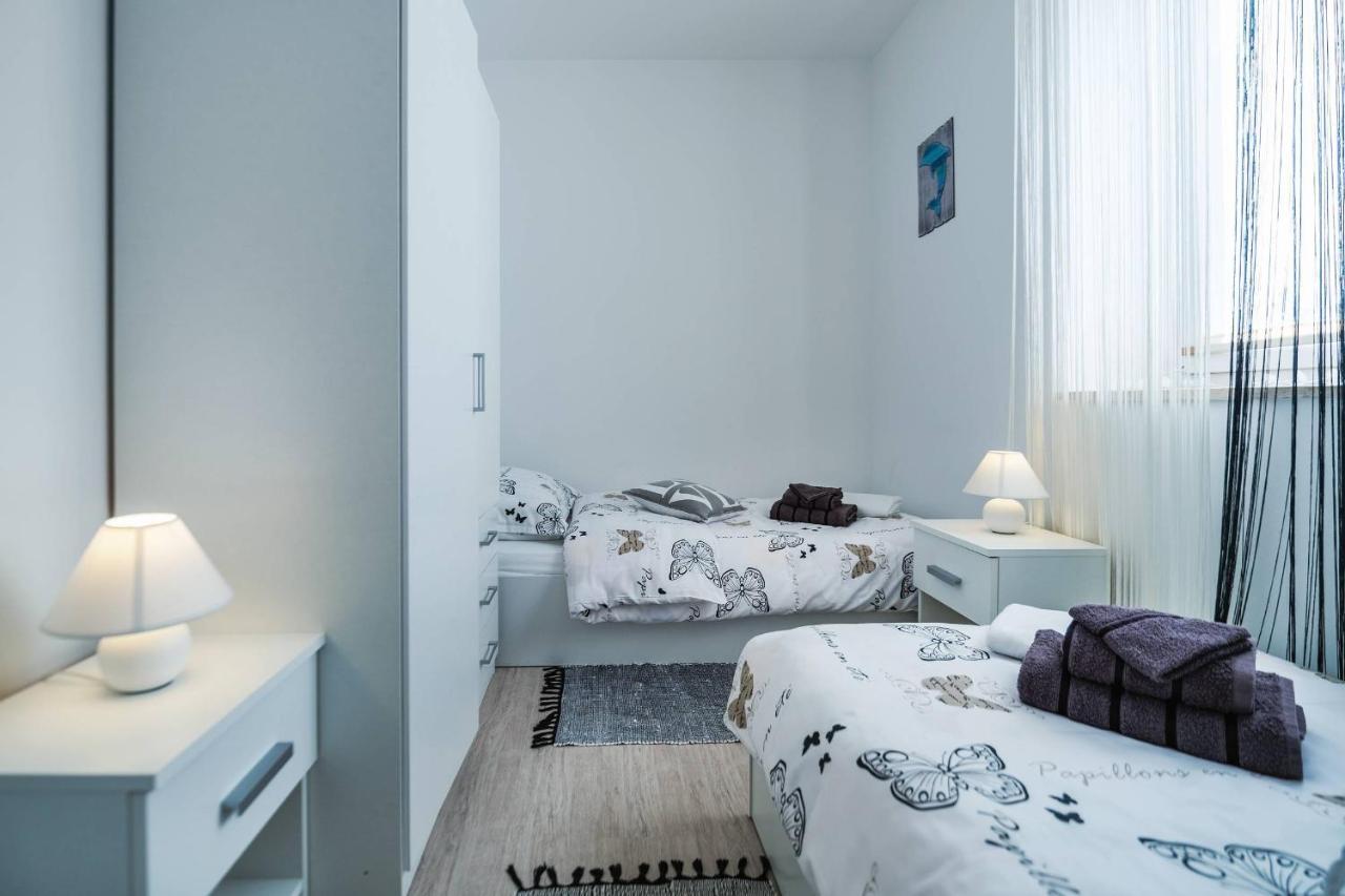 Apartment Petra Pula Exteriör bild